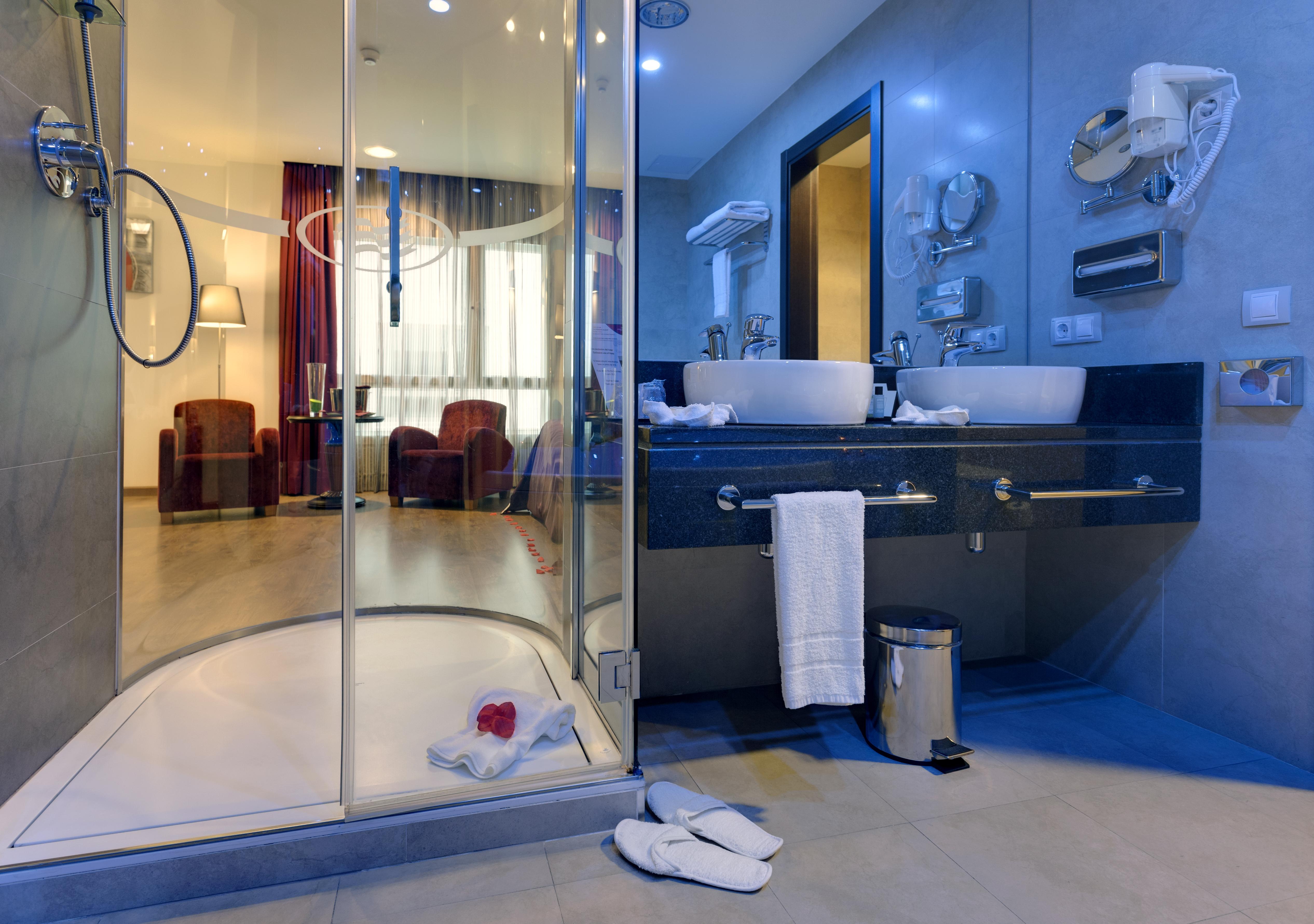 Hotel Crowne Plaza Madrid Airport Exterior photo
